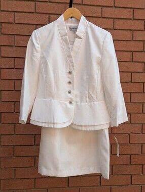 NWT Women's (14) Off-White 2-Piece Suit/Skirt Set w/Crystal Floral Buttons